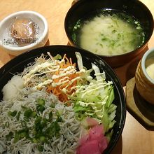 しらす御膳（ハーフサイズしらす丼・茶碗蒸し等）