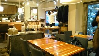 おしゃれなレストランです