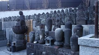 長泉寺の墓地の奥に有りました