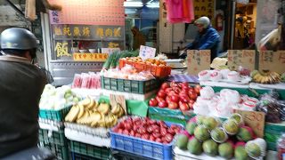 淡水河沿いにある老街です。