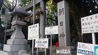 広小路通り沿いにある神社