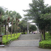 護国神社参道入口