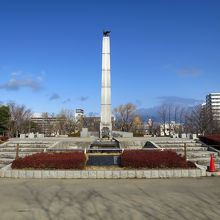 園内には大久保利通などを検証する「開拓者の群像」