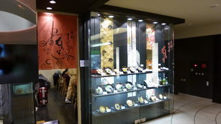 極端に混んでいる店もありました