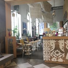 中のカフェもステキ！