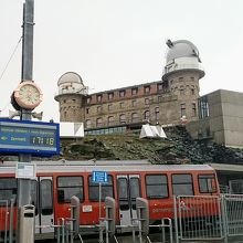 ゴルナーグラート鉄道と展望台にあるホテル