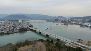 唐津城の天守閣を望むビュースポット