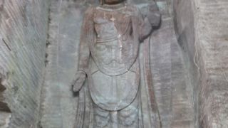 約10.3mあるという巨大な観音様が彫られています