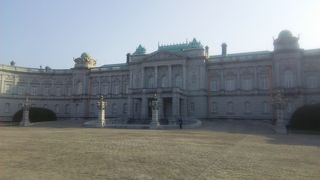 きらびやかすぎない豪華さ