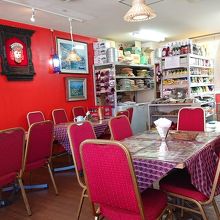 店内では物品販売もしている