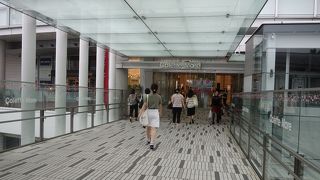 桜木町駅に隣接のショッピングモール