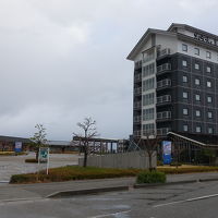 ホテルの外観です。マリーナのすぐそば。