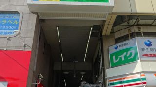 ご当地グルメの食堂へ