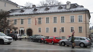 日本の保険会社や世界中からの寄付によって再建されたモーツアルトがかって住んだ住居です。