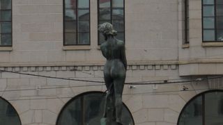 人通りの多いところに