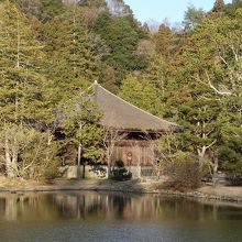 平安後期の浄土式庭園。