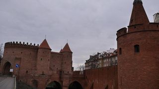 ユニークな砦　バルバカン