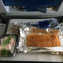 しょぼい笑機内食