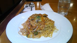 便利な場所にあるレストラン