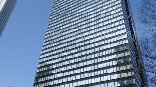 ガラス張りのビル