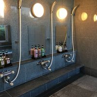 ホテルの共同浴場  