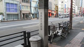 発祥か病院開設の地などに建てた方が良いのでは と思います