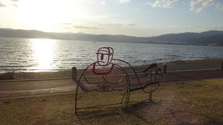 湖畔のお散歩スポット