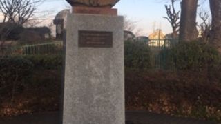 配水池近くの銅像