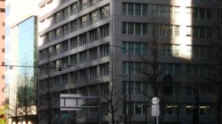 リトル小岩井などのグルメが地下２階にある三菱地所のビル