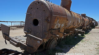 ウユニ市街から近いので、タクシーで行けます。