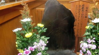 課をなでられすぎて、すり減ってしまった地蔵さん