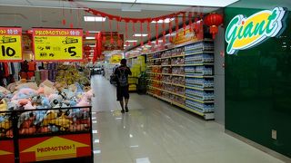 以前はゴミゴミとしたお店でしたが、リノベが済んだらスッキリと広くなり品揃えも豊富に