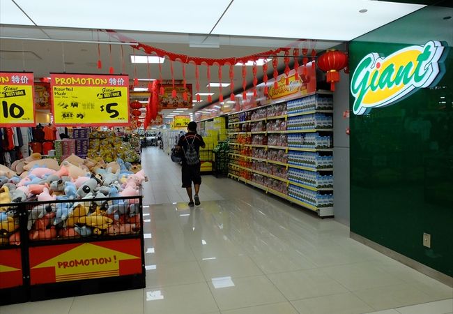 以前はゴミゴミとしたお店でしたが、リノベが済んだらスッキリと広くなり品揃えも豊富に