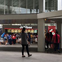 帰国前に食べたジョリビー