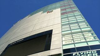 新宿駅東南改札口の目の前