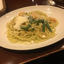 プリプリ海老とインゲンのジェノベーゼクリームソーススパゲッテ