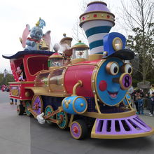 可愛いフロートが続きます。