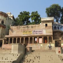 砦に隣接する僧院風の建物