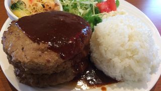 大きな大きなパフェが有名なお店♪