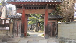 黒光りして風格を感じる本堂は見ごたえあります。