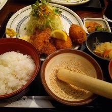 カキフライ&カニクリームコロッケ定食