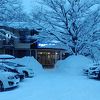 雪の中のちょっとひなびた温泉宿