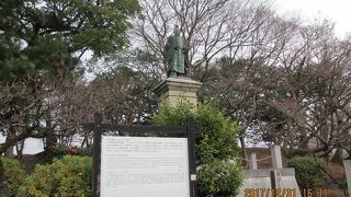 公園内にひっそりと