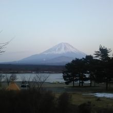 お風呂から見える景色を道路で撮りました。