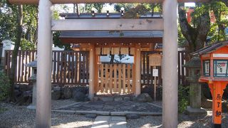 木でできた鳥居