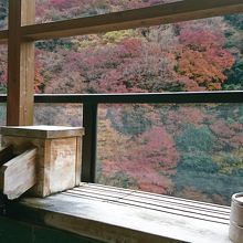 お部屋の露天風呂と紅葉