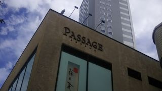 パサージュ青山のおいすう梅の花です。