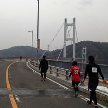 とびしまマラソンの日は通行止めにして車道を走れる