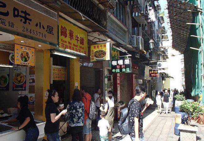 カレー味のたれがかかったおでんです。なかなか美味しいです