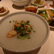 お粥はシェアしないなら小でも十分かな？女性は特に。